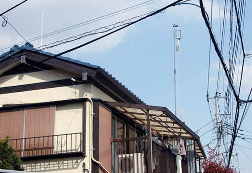 架設の様子〜ポールに設置